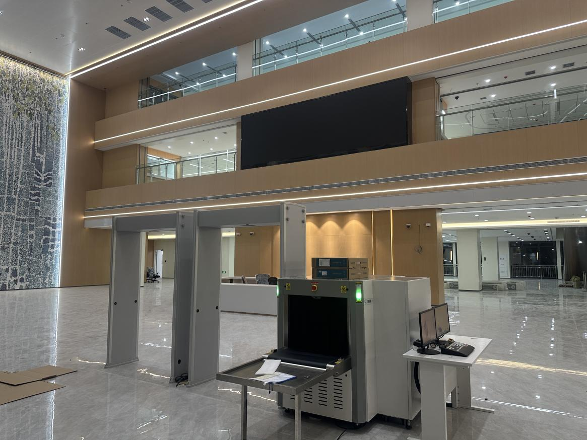 Maszyny kontroli bezpieczeństwa są nadal wysyłane ze szpitala ludowego